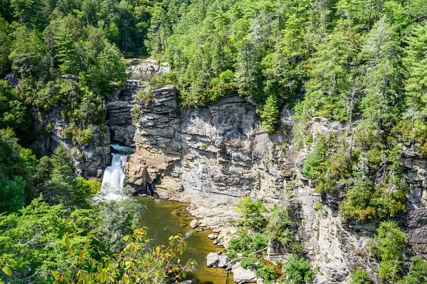 Waterfall hikes in North Carolina- Linville Falls